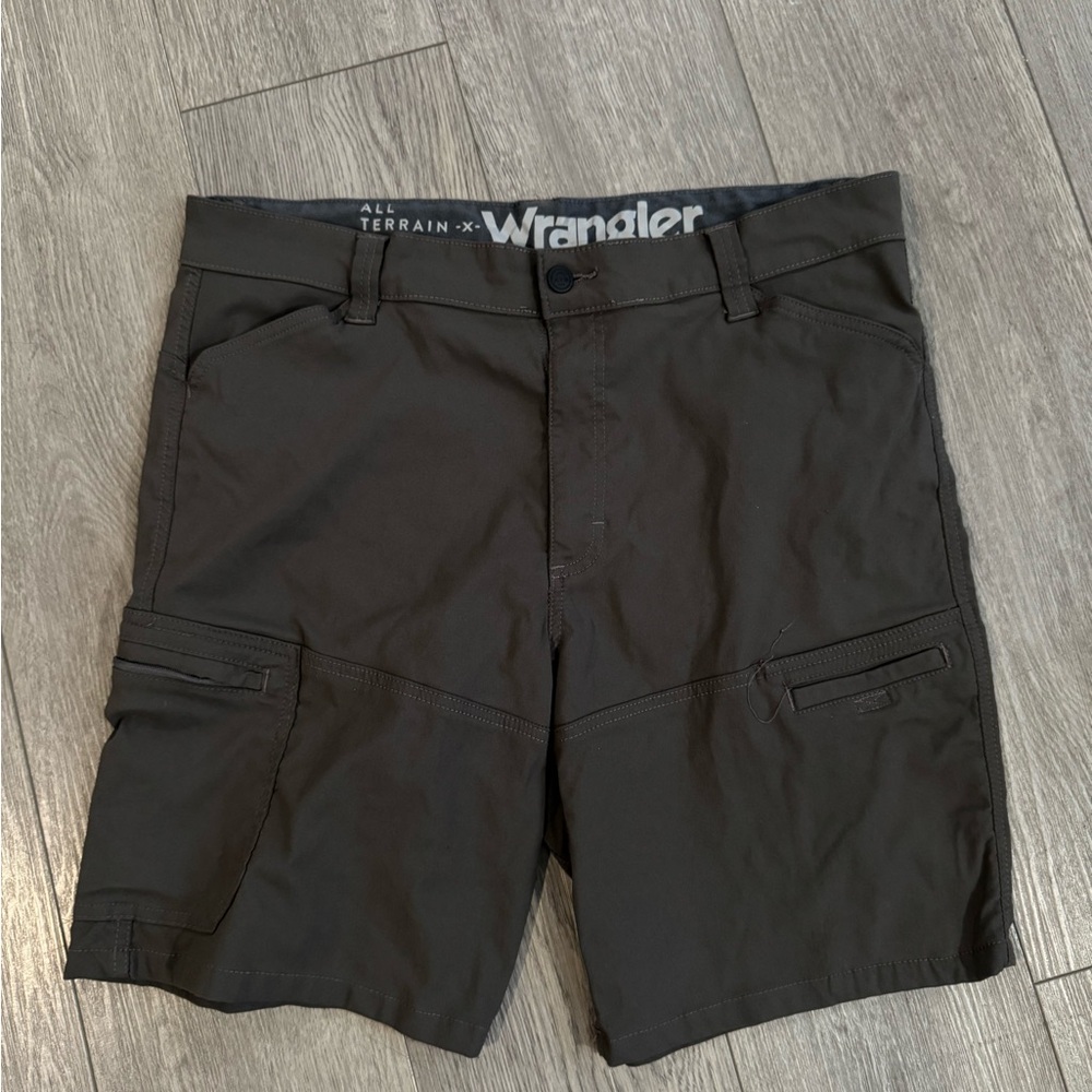 Wrangler Men's ATG All Terrain Gear size 36 shorts